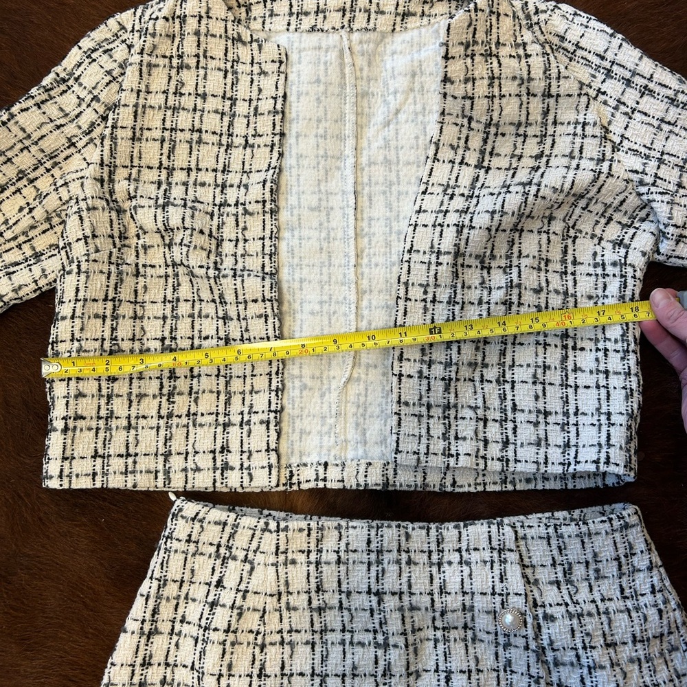 Chic & classic Cream and Black tweed Women's jacket & skirt - Picture 8 of 8